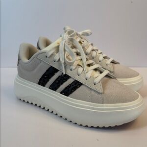 NWT Adidas Light Gray & Black Casual Sneakers – Size 8.5